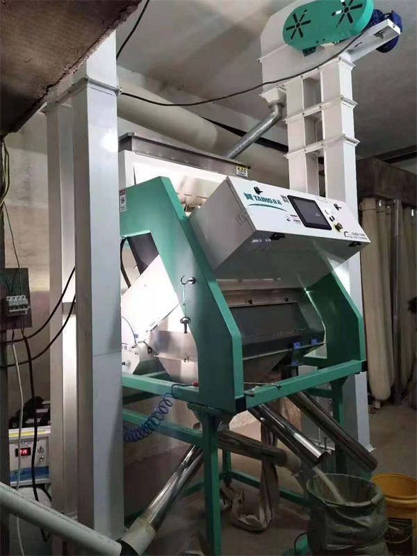荔波縣米機(jī)色選機(jī)客戶.jpg